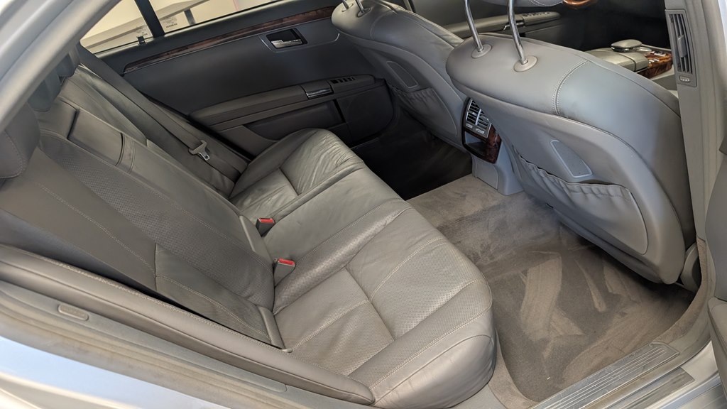 Photo 21 of this MERCEDES-BENZ S-CLASS