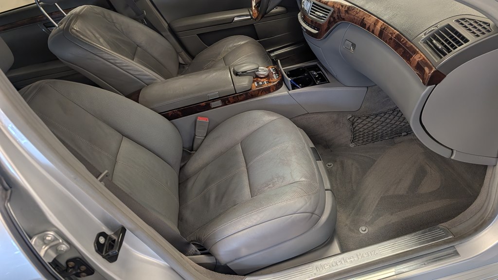 Photo 19 of this MERCEDES-BENZ S-CLASS