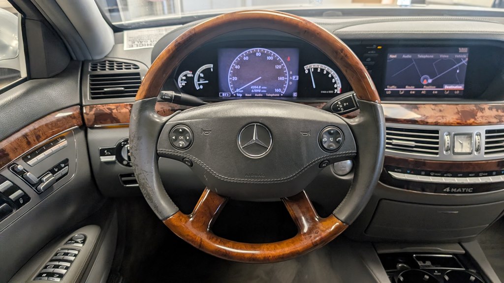 Photo 11 of this MERCEDES-BENZ S-CLASS
