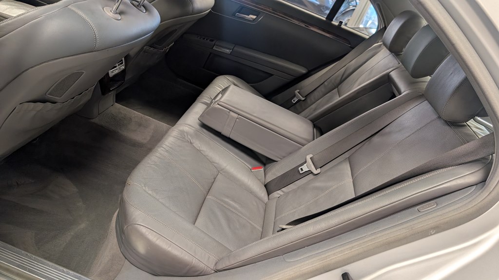 Photo 20 of this MERCEDES-BENZ S-CLASS