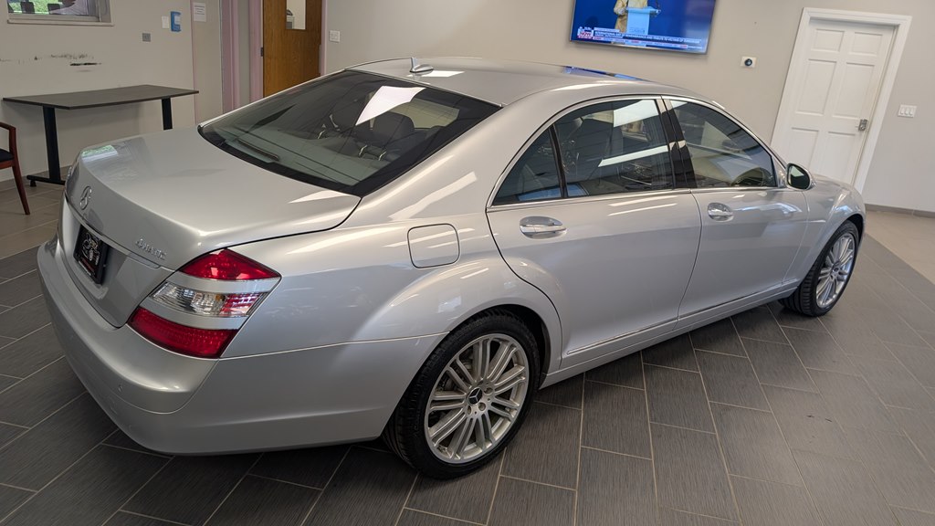 Photo 3 of this MERCEDES-BENZ S-CLASS