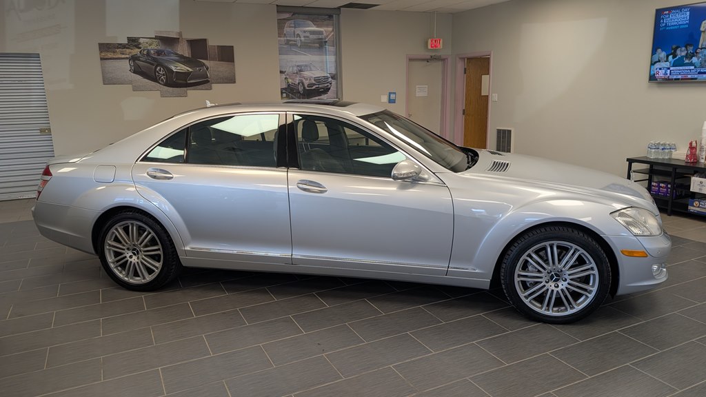 Photo 8 of this MERCEDES-BENZ S-CLASS