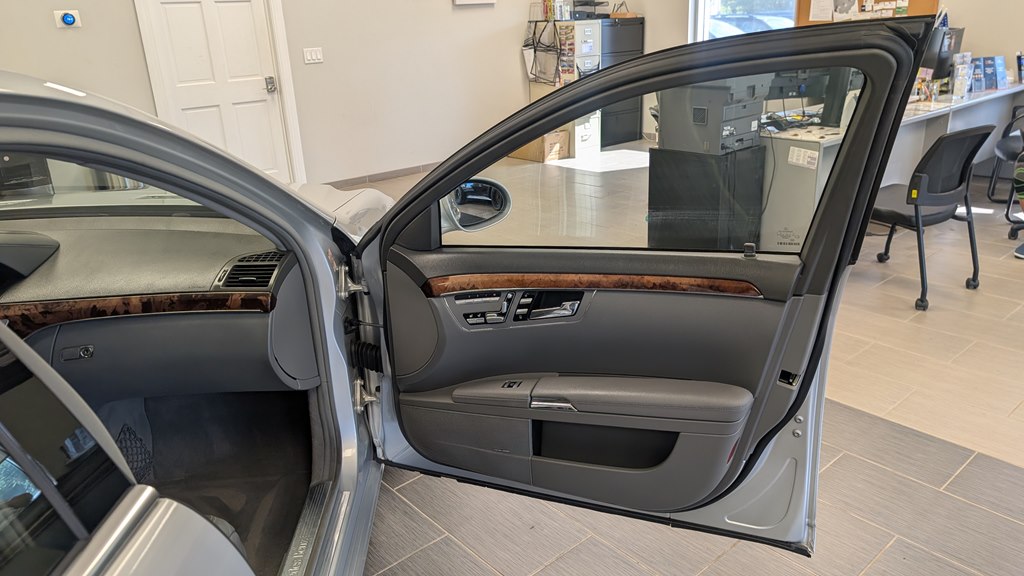 Photo 24 of this MERCEDES-BENZ S-CLASS