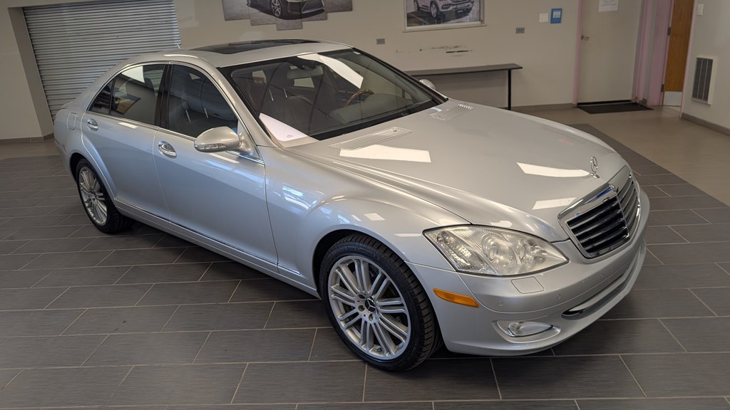 Photo 2 of this MERCEDES-BENZ S-CLASS