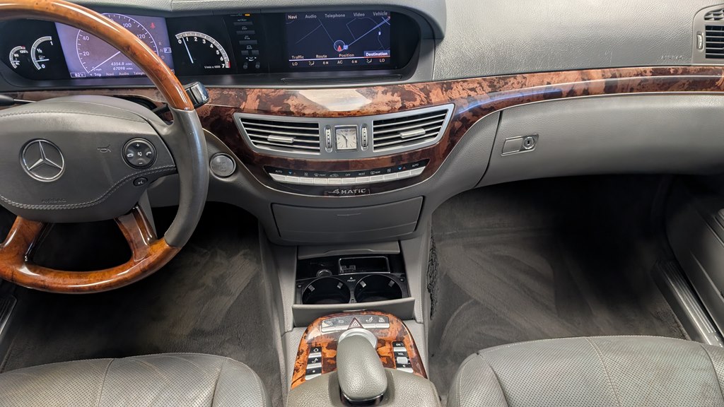 Photo 12 of this MERCEDES-BENZ S-CLASS