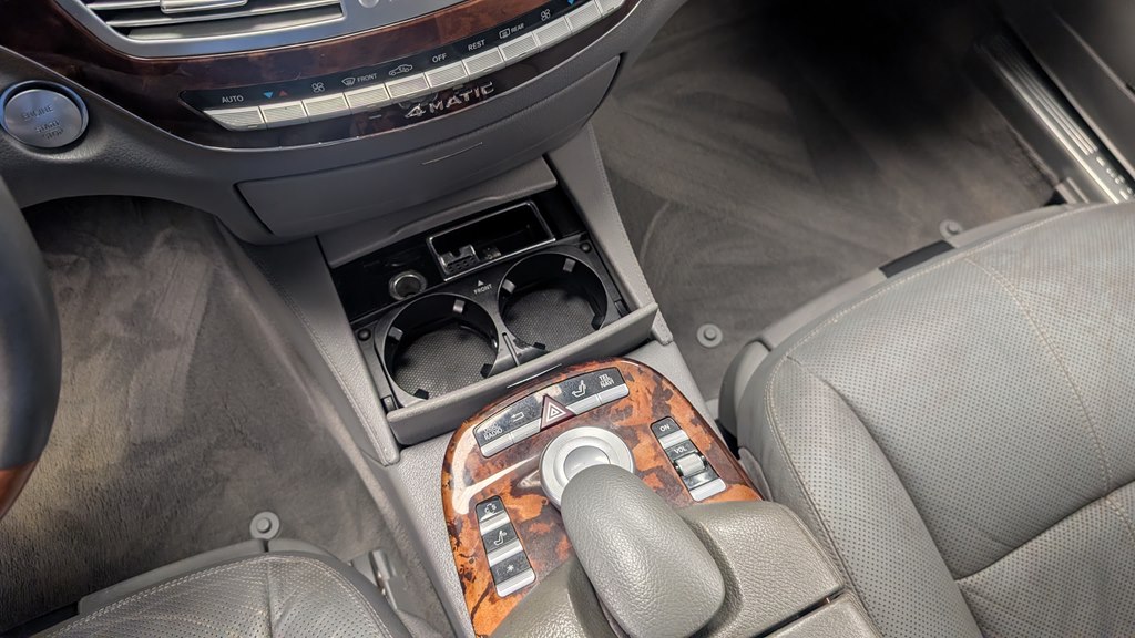 Photo 14 of this MERCEDES-BENZ S-CLASS