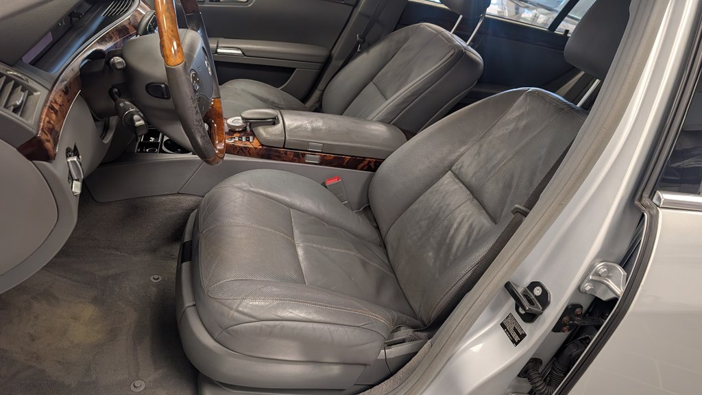 Photo 18 of this MERCEDES-BENZ S-CLASS