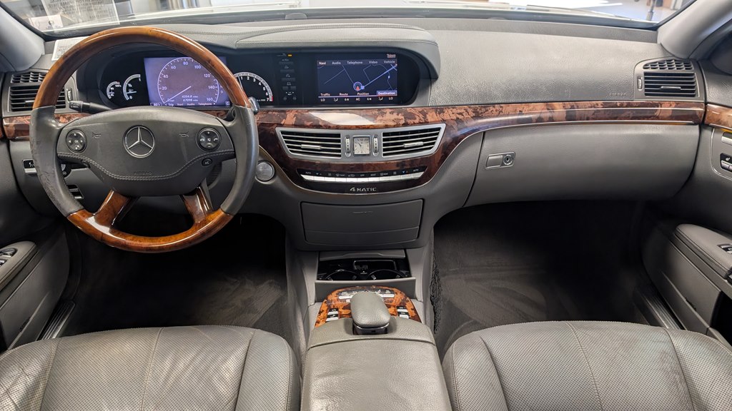 Photo 9 of this MERCEDES-BENZ S-CLASS