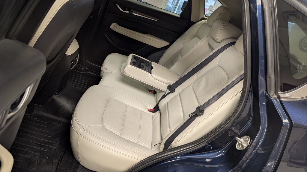 Photo 21 of this MAZDA CX-5