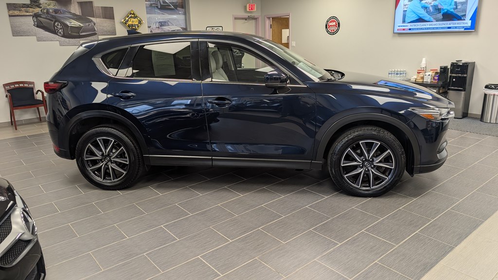 Photo 8 of this MAZDA CX-5