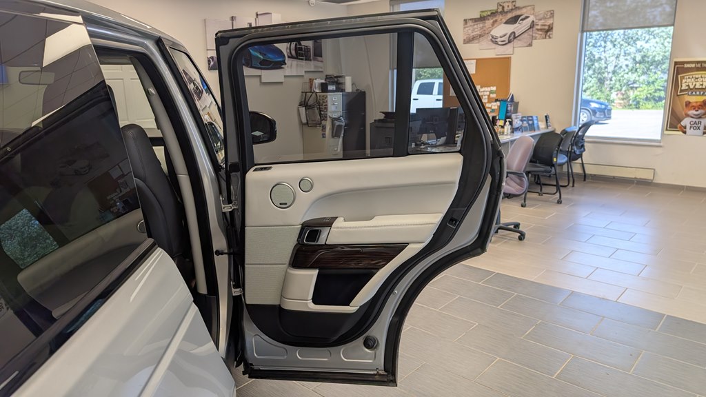 Photo 29 of this LAND ROVER RANGE ROVER