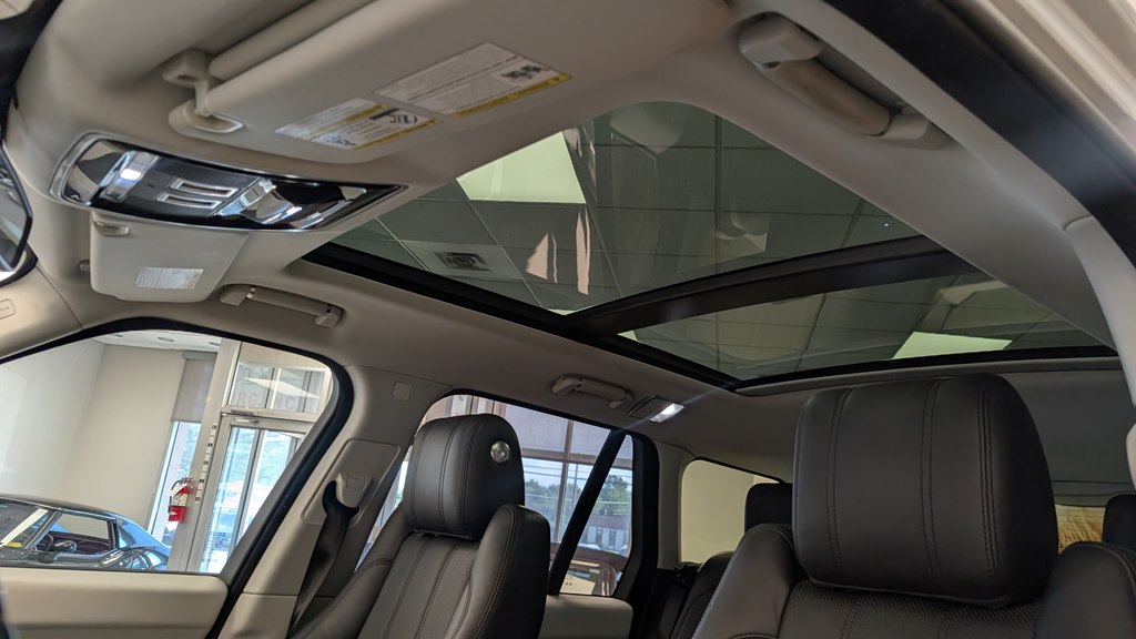 Photo 17 of this LAND ROVER RANGE ROVER