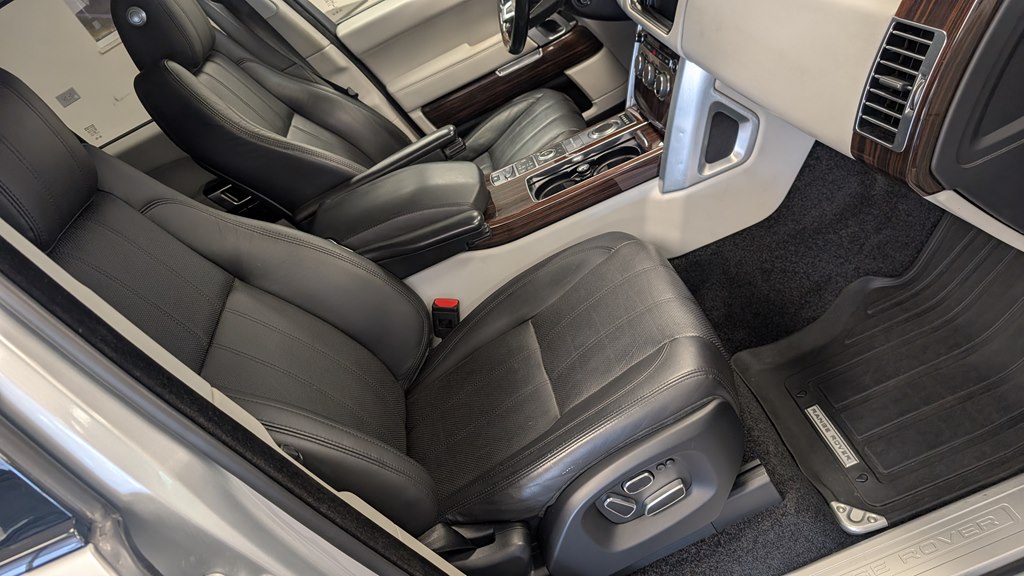 Photo 21 of this LAND ROVER RANGE ROVER