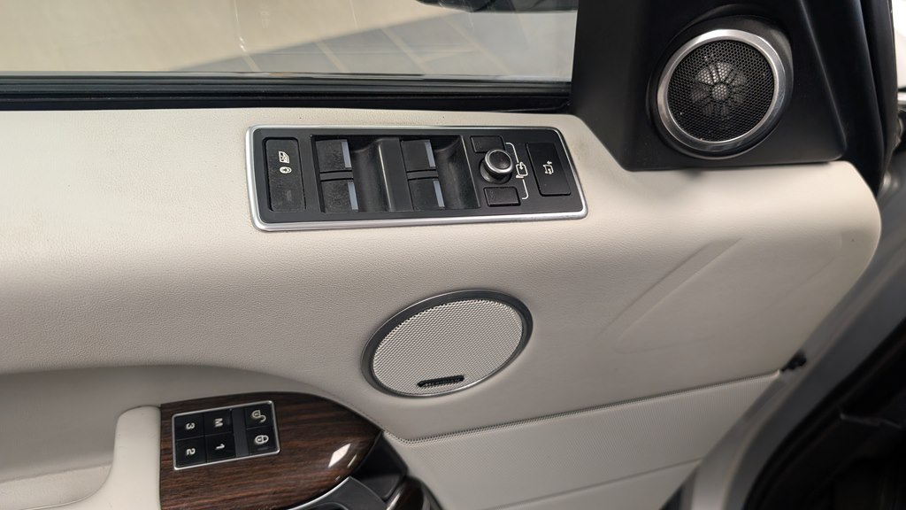 Photo 26 of this LAND ROVER RANGE ROVER