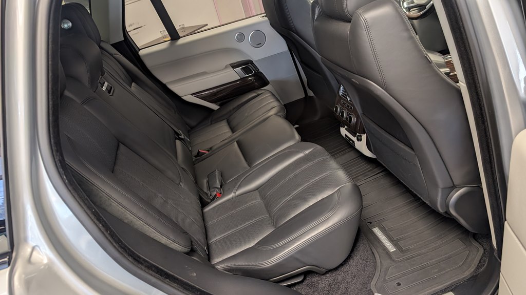 Photo 24 of this LAND ROVER RANGE ROVER