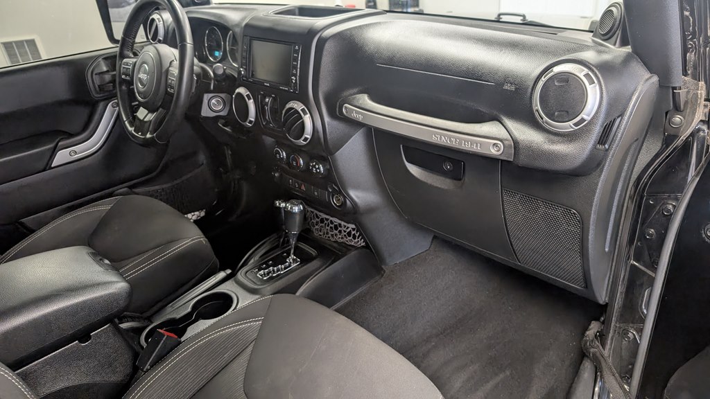 Photo 16 of this JEEP WRANGLER UNLIMI