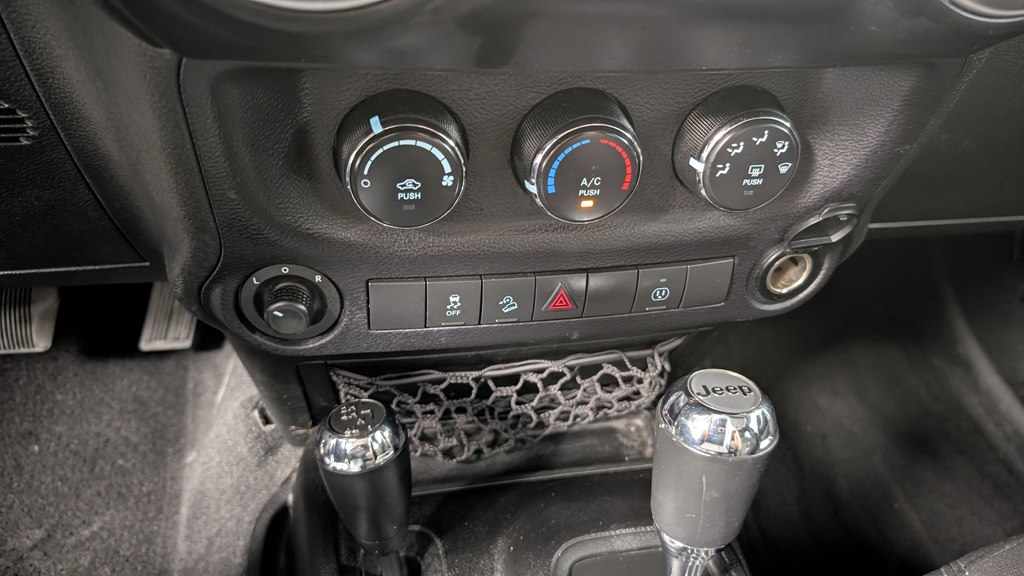 Photo 14 of this JEEP WRANGLER UNLIMI