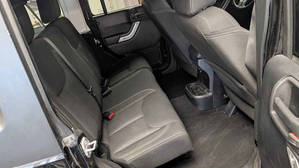 Photo 20 of this JEEP WRANGLER UNLIMI
