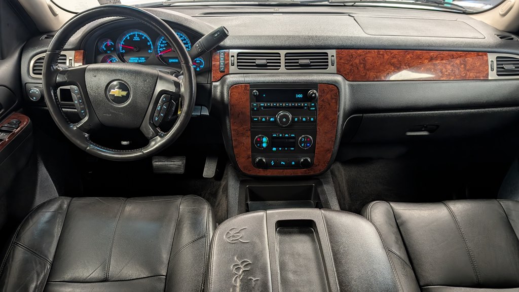 Photo 9 of this CHEVROLET SUBURBAN