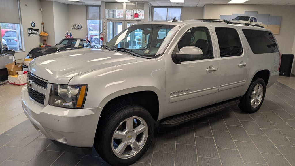 Photo 2 of this CHEVROLET SUBURBAN