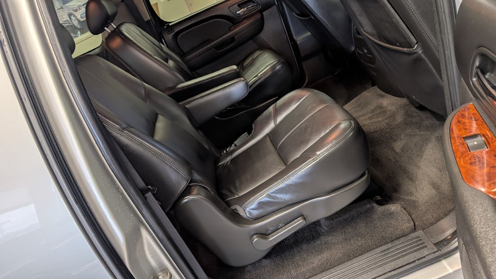 Photo 18 of this CHEVROLET SUBURBAN