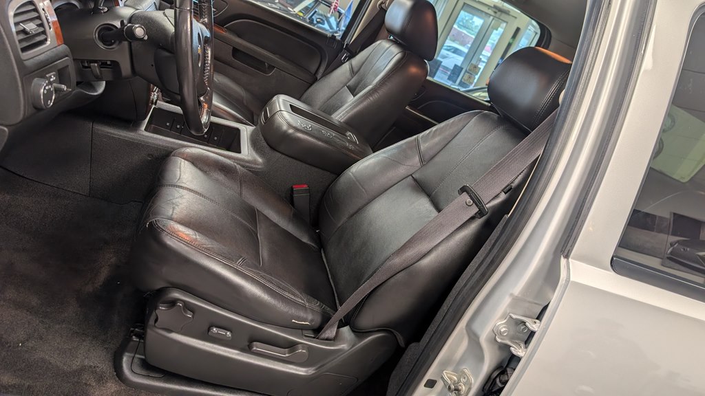 Photo 15 of this CHEVROLET SUBURBAN