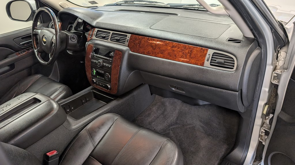 Photo 14 of this CHEVROLET SUBURBAN