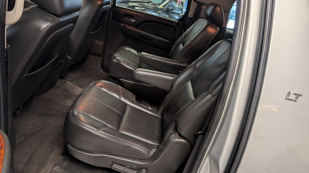 Photo 17 of this CHEVROLET SUBURBAN
