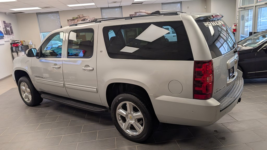 Photo 3 of this CHEVROLET SUBURBAN