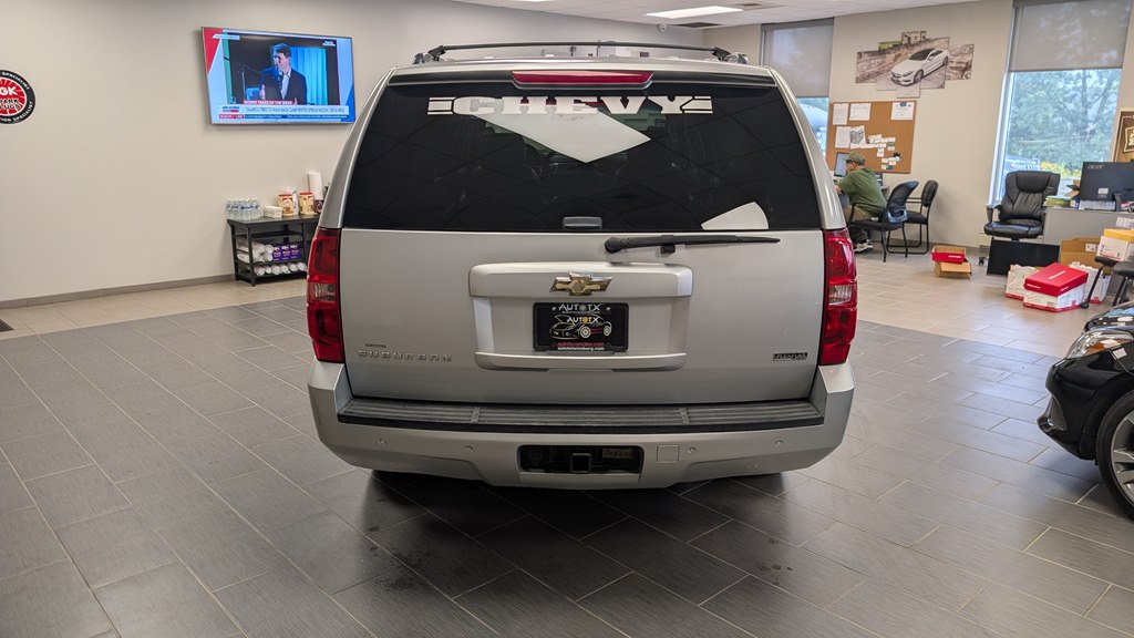 Photo 5 of this CHEVROLET SUBURBAN
