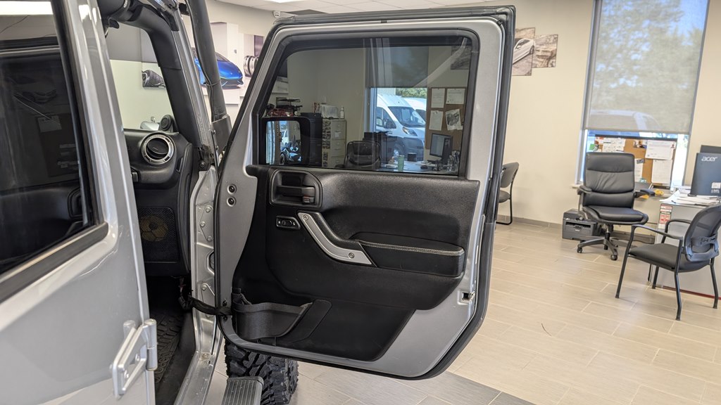 Photo 24 of this JEEP WRANGLER UNLIMI