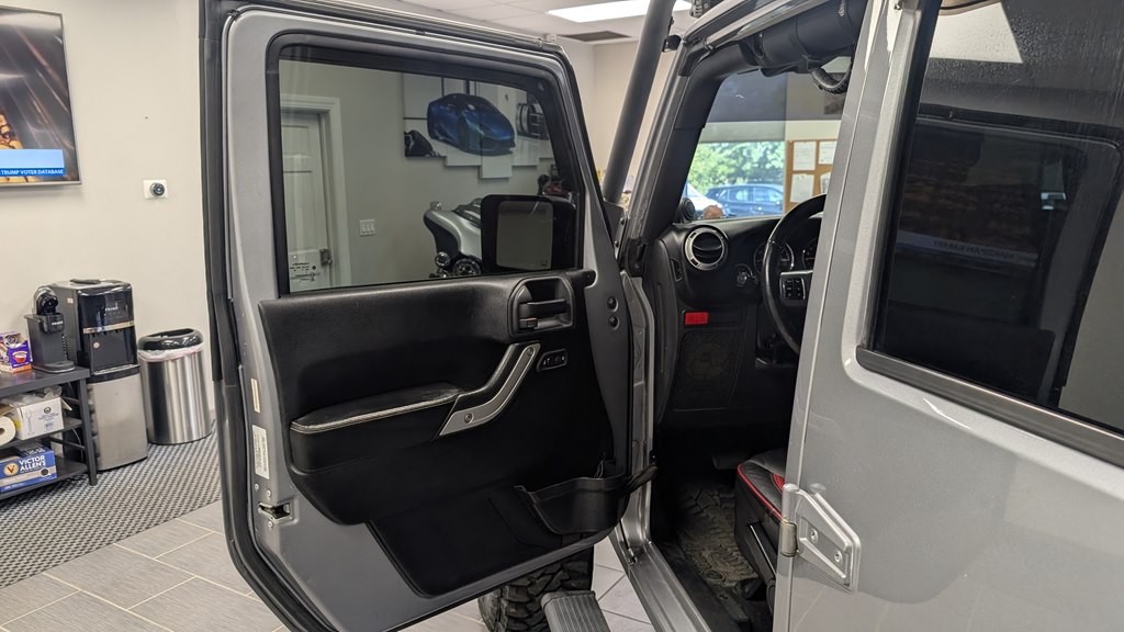 Photo 23 of this JEEP WRANGLER UNLIMI