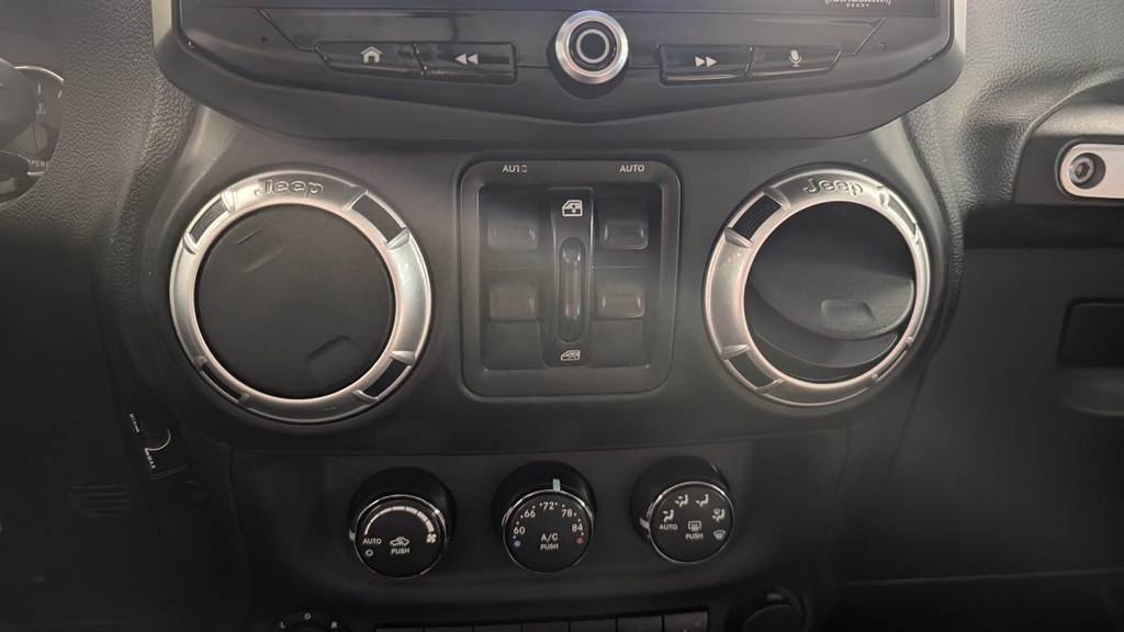Photo 14 of this JEEP WRANGLER UNLIMI