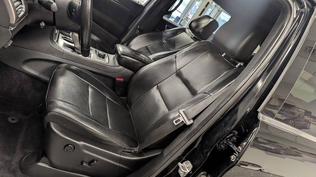 Photo 19 of this JEEP GRAND CHEROKEE