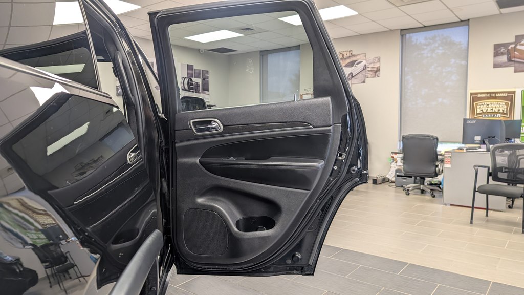 Photo 27 of this JEEP GRAND CHEROKEE