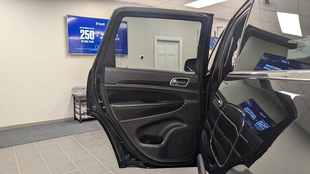 Photo 26 of this JEEP GRAND CHEROKEE