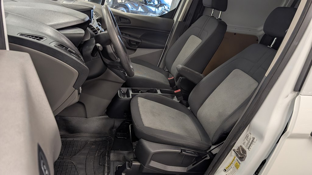 Photo 17 of this FORD TRANSIT CONNECT