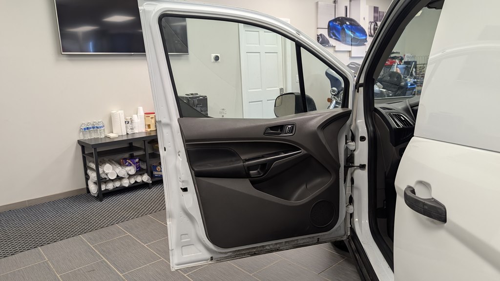Photo 19 of this FORD TRANSIT CONNECT