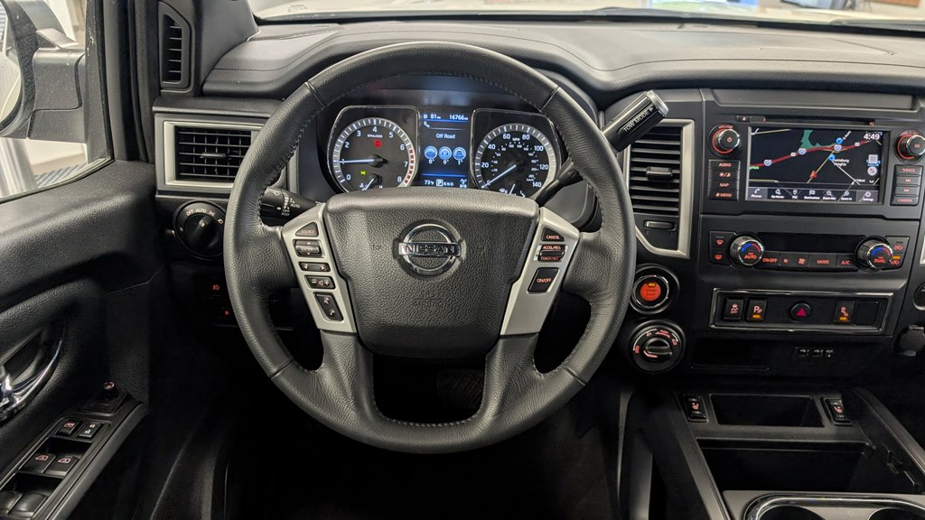 Photo 11 of this NISSAN TITAN