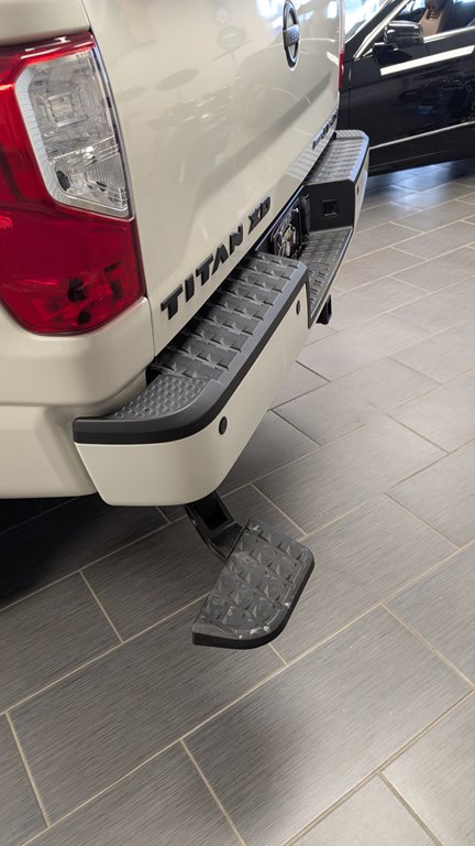 Photo 28 of this NISSAN TITAN