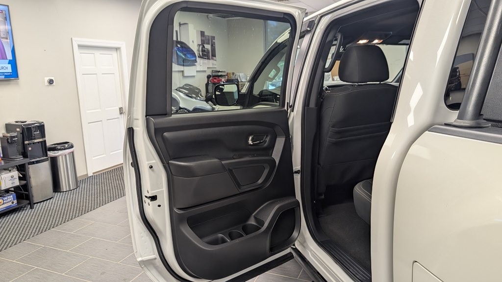 Photo 23 of this NISSAN TITAN