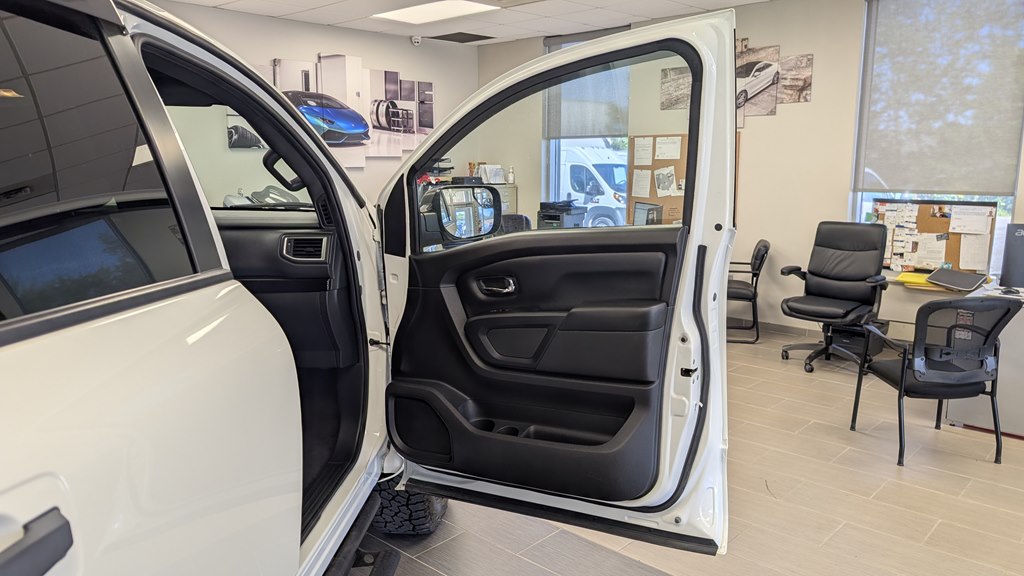 Photo 22 of this NISSAN TITAN