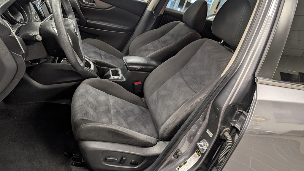 Photo 18 of this NISSAN ROGUE