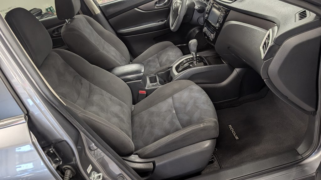 Photo 19 of this NISSAN ROGUE