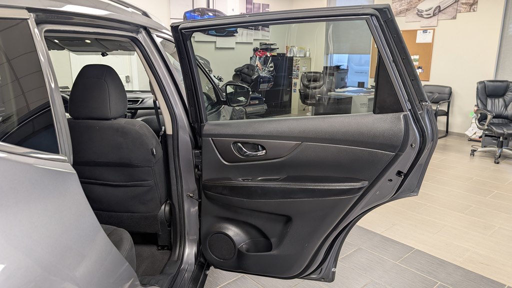Photo 25 of this NISSAN ROGUE