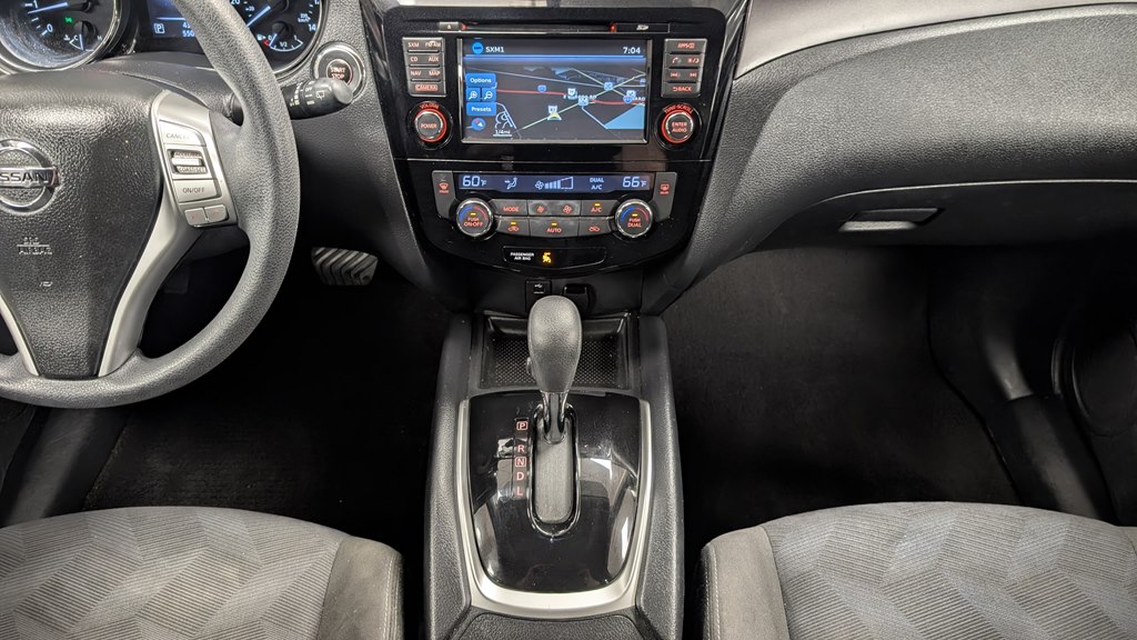 Photo 13 of this NISSAN ROGUE