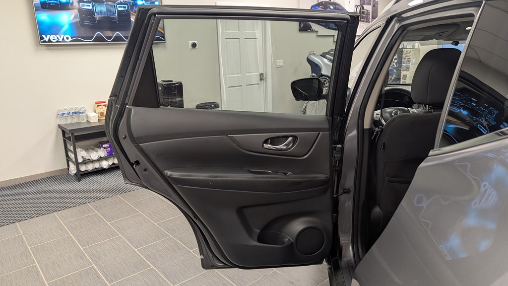 Photo 24 of this NISSAN ROGUE