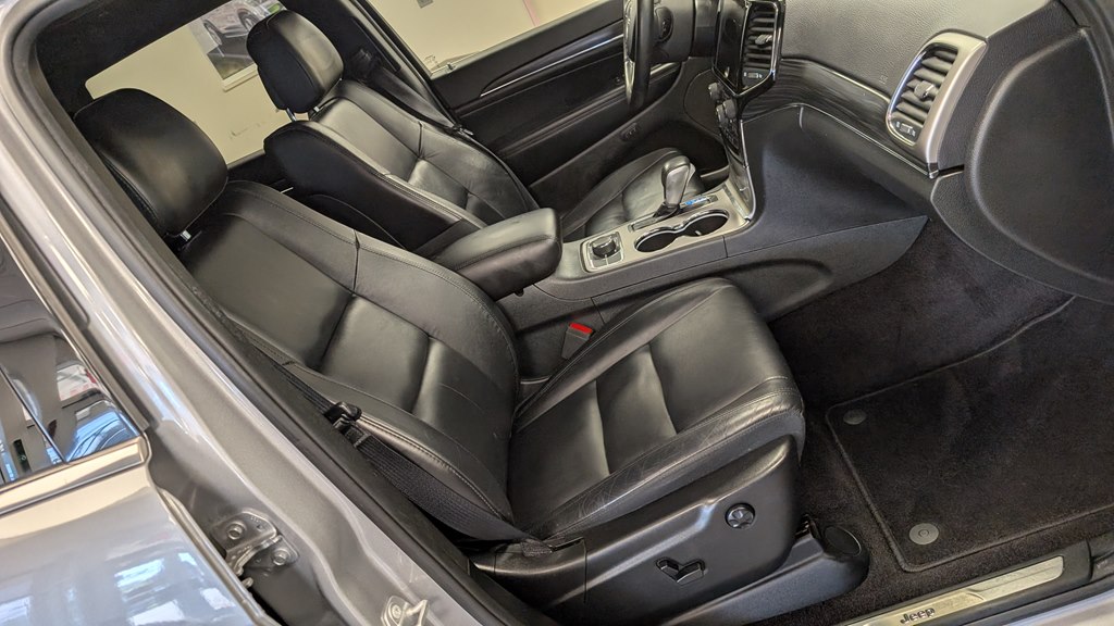 Photo 20 of this JEEP GRAND CHEROKEE