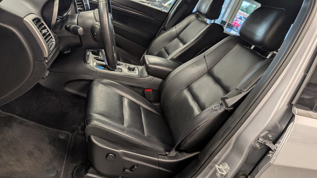 Photo 19 of this JEEP GRAND CHEROKEE