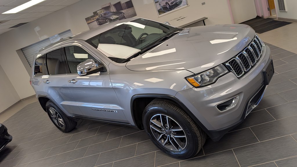 Photo 2 of this JEEP GRAND CHEROKEE